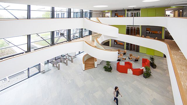 ERBER Campus Eingangsbereich Überblick, © Walter Oberbramberger