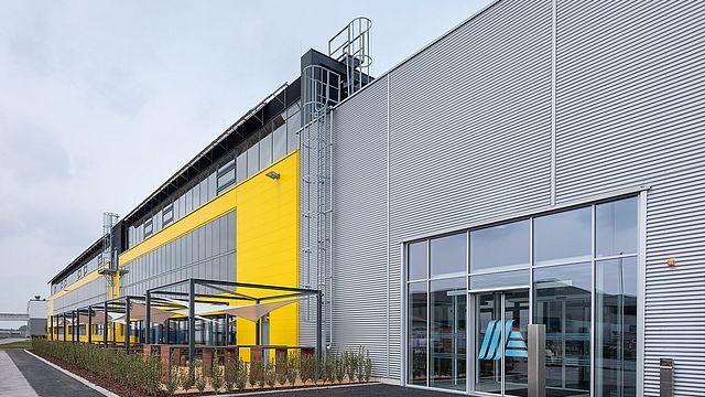 Die ehemalige Produktionshalle ist nun ein Innovationszentrum für die digitale ZUkunft im Handel. © M.O.O.CON/Helmut Pierer