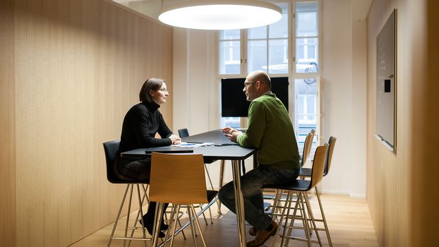 Ruhige Gesprächsatmosphäre in Meetingräumen mit verschiedenen Größen. © Walter Oberbramberger